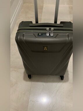 TRAVELPRO Maxlite 5 21-Inch Hardside Expandable Carry-On Spinner Luggage